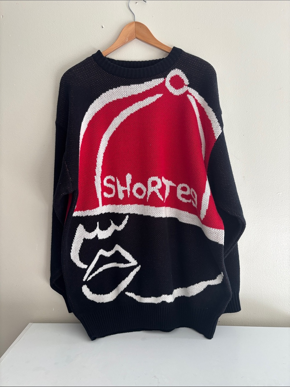 Black & Red Graphic Knit Sweater - Shorttea Design